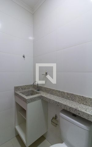 Casa à venda com 100m², 2 quartos e 2 vagasBanheiro da Suíte 2