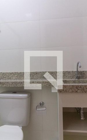 Casa à venda com 100m², 2 quartos e 2 vagasBanheiro da Suíte 1