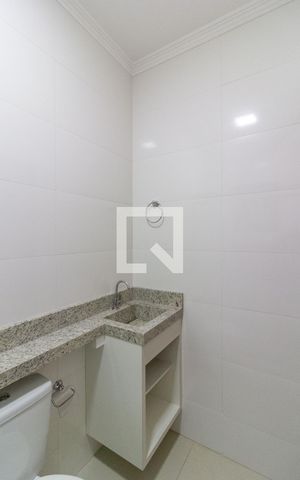 Casa à venda com 100m², 2 quartos e 2 vagasBanheiro da Suíte 1