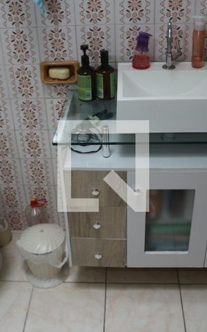 Casa à venda com 140m², 2 quartos e 1 vagaBanheiro
