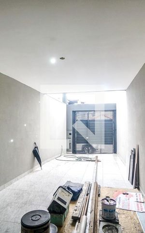 Casa à venda com 105m², 3 quartos e 2 vagas Casa à venda com 105m², 3 quartos e 2 vagasSala