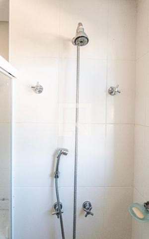 Apartamento para alugar com 145m², 3 quartos e 2 vagas Apartamento para alugar com 145m², 3 quartos e 2 vagasBanheiro 2