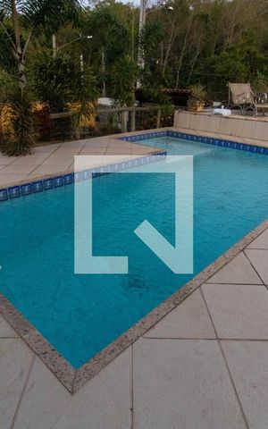 Casa à venda com 860m², 3 quartos e 3 vagas Casa à venda com 860m², 3 quartos e 3 vagasÁrea externa