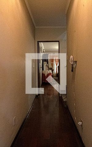 Casa à venda com 240m², 4 quartos e 2 vagas Casa à venda com 240m², 4 quartos e 2 vagascorredor para cozinha
