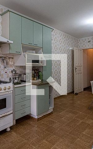 Casa à venda com 240m², 4 quartos e 2 vagas Casa à venda com 240m², 4 quartos e 2 vagascozinha