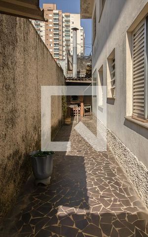 Casa à venda com 240m², 4 quartos e 2 vagas Casa à venda com 240m², 4 quartos e 2 vagascorredor lateral