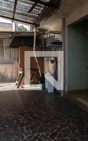 Casa à venda com 240m², 4 quartos e 2 vagas Casa à venda com 240m², 4 quartos e 2 vagasquintal com espaço para a churrasqueira