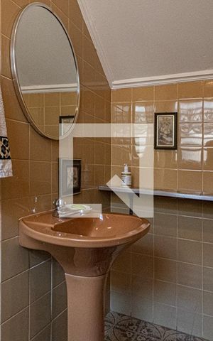 Casa à venda com 240m², 4 quartos e 2 vagas Casa à venda com 240m², 4 quartos e 2 vagaslavabo