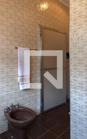 Casa à venda com 240m², 4 quartos e 2 vagas Casa à venda com 240m², 4 quartos e 2 vagasbanheiro social