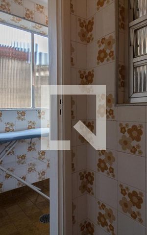 Casa à venda com 240m², 4 quartos e 2 vagas Casa à venda com 240m², 4 quartos e 2 vagasbanheiro na área de serviço