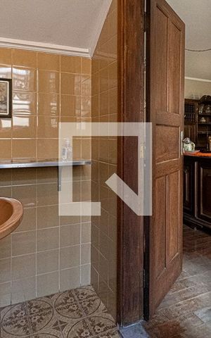 Casa à venda com 240m², 4 quartos e 2 vagas Casa à venda com 240m², 4 quartos e 2 vagaslavabo