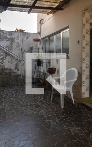 Casa à venda com 240m², 4 quartos e 2 vagas Casa à venda com 240m², 4 quartos e 2 vagasquintal com espaço para a churrasqueira