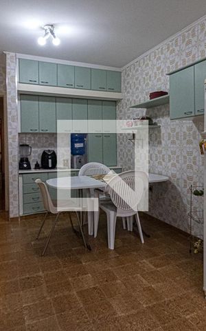 Casa à venda com 240m², 4 quartos e 2 vagas Casa à venda com 240m², 4 quartos e 2 vagascozinha