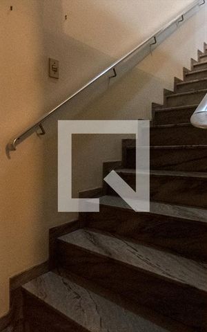 Casa à venda com 240m², 4 quartos e 2 vagas Casa à venda com 240m², 4 quartos e 2 vagasacesso aos pisos