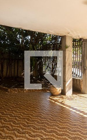 Casa à venda com 240m², 4 quartos e 2 vagas Casa à venda com 240m², 4 quartos e 2 vagasgaragem