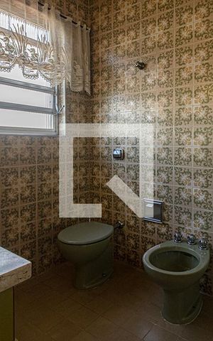 Casa à venda com 240m², 4 quartos e 2 vagas Casa à venda com 240m², 4 quartos e 2 vagasbanheiro na suíte2