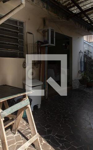 Casa à venda com 240m², 4 quartos e 2 vagas Casa à venda com 240m², 4 quartos e 2 vagasquintal com espaço para a churrasqueira