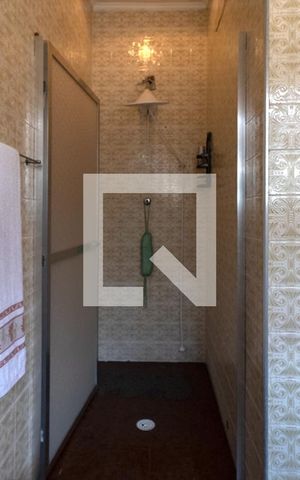 Casa à venda com 240m², 4 quartos e 2 vagas Casa à venda com 240m², 4 quartos e 2 vagasbanheiro social