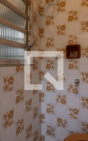 Casa à venda com 240m², 4 quartos e 2 vagas Casa à venda com 240m², 4 quartos e 2 vagasbanheiro na área de serviço