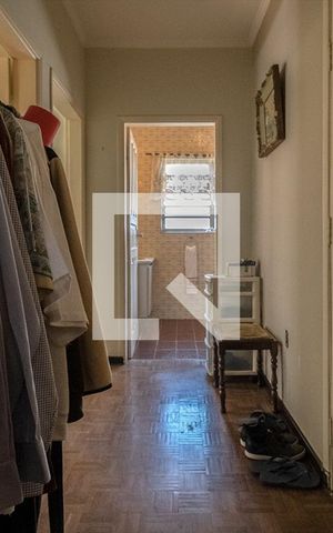 Casa à venda com 240m², 4 quartos e 2 vagas Casa à venda com 240m², 4 quartos e 2 vagashall íntimo