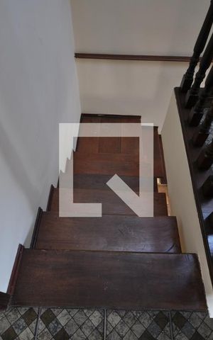 Casa para alugar com 360m², 4 quartos e sem vagaEscada