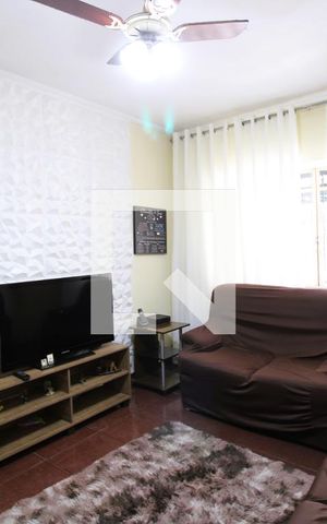 Casa à venda com 84m², 3 quartos e 2 vagasSala