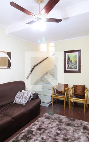 Casa à venda com 84m², 3 quartos e 2 vagasSala