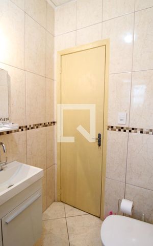 Casa à venda com 84m², 3 quartos e 2 vagasBanheiro 1