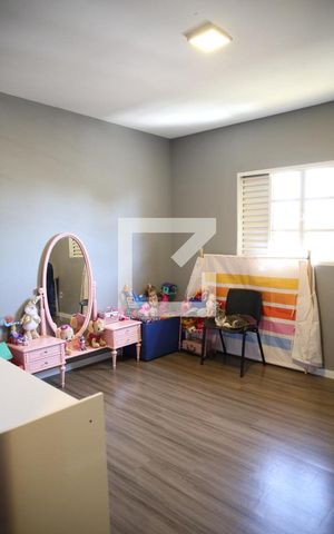 Casa à venda com 261m², 4 quartos e 2 vagasQuarto 2