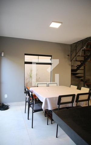 Casa à venda com 261m², 4 quartos e 2 vagasSala