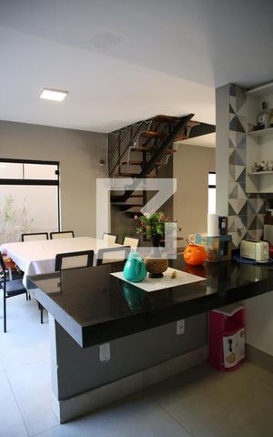 Casa à venda com 261m², 4 quartos e 2 vagasSala