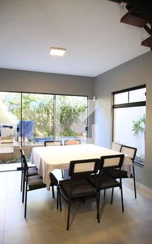 Casa à venda com 261m², 4 quartos e 2 vagasSala