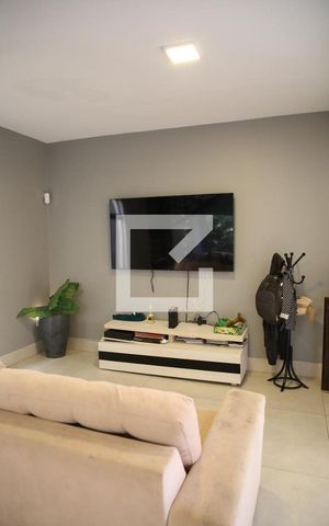 Casa à venda com 261m², 4 quartos e 2 vagasSala