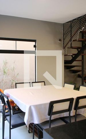 Casa à venda com 261m², 4 quartos e 2 vagasSala