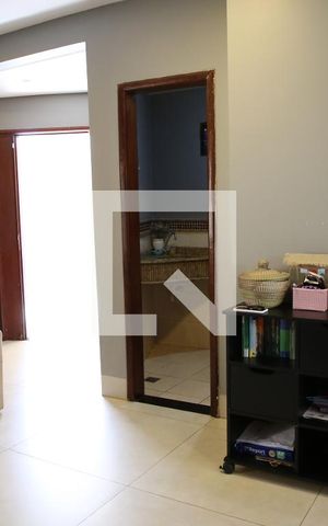 Casa à venda com 261m², 4 quartos e 2 vagasSala