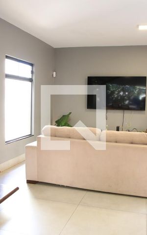 Casa à venda com 261m², 4 quartos e 2 vagasSala