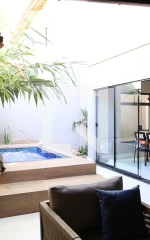 Casa à venda com 261m², 4 quartos e 2 vagasVaranda
