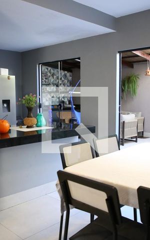 Casa à venda com 261m², 4 quartos e 2 vagasSala