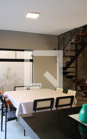 Casa à venda com 261m², 4 quartos e 2 vagasSala