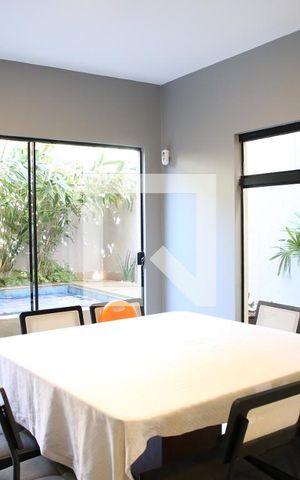 Casa à venda com 261m², 4 quartos e 2 vagasSala