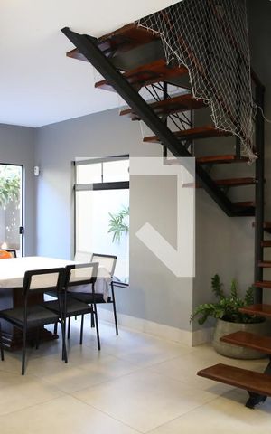 Casa à venda com 261m², 4 quartos e 2 vagasSala