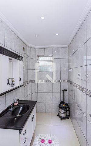 Casa à venda com 230m², 4 quartos e 2 vagas Casa à venda com 230m², 4 quartos e 2 vagasBanheiro