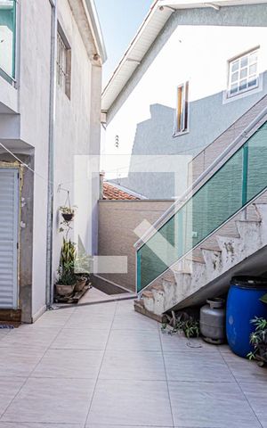 Casa à venda com 230m², 4 quartos e 2 vagas Casa à venda com 230m², 4 quartos e 2 vagasQuintal
