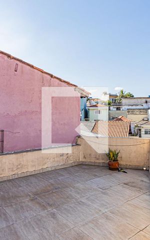 Casa à venda com 230m², 4 quartos e 2 vagas Casa à venda com 230m², 4 quartos e 2 vagasVaranda quarto