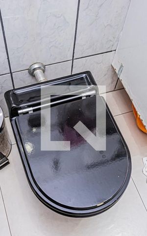 Casa à venda com 230m², 4 quartos e 2 vagas Casa à venda com 230m², 4 quartos e 2 vagasBanheiro