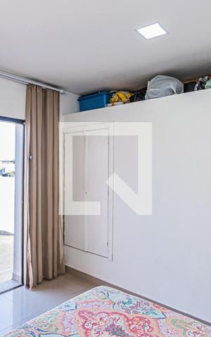 Casa à venda com 230m², 4 quartos e 2 vagas Casa à venda com 230m², 4 quartos e 2 vagasQuarto