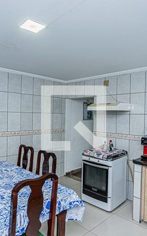 Casa à venda com 230m², 4 quartos e 2 vagas Casa à venda com 230m², 4 quartos e 2 vagasCozinha