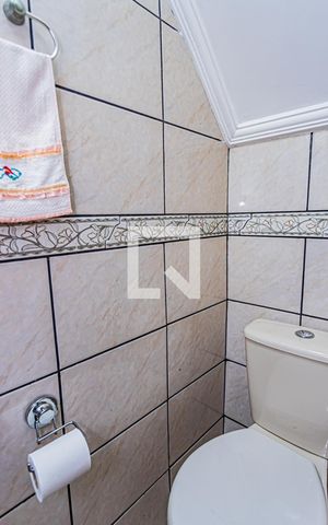 Casa à venda com 230m², 4 quartos e 2 vagas Casa à venda com 230m², 4 quartos e 2 vagasLavabo - edícula