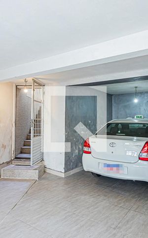 Casa à venda com 230m², 4 quartos e 2 vagas Casa à venda com 230m², 4 quartos e 2 vagasGaragem