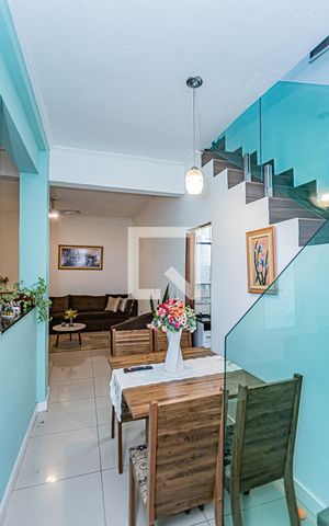 Casa à venda com 230m², 4 quartos e 2 vagas Casa à venda com 230m², 4 quartos e 2 vagasCopa- edícula